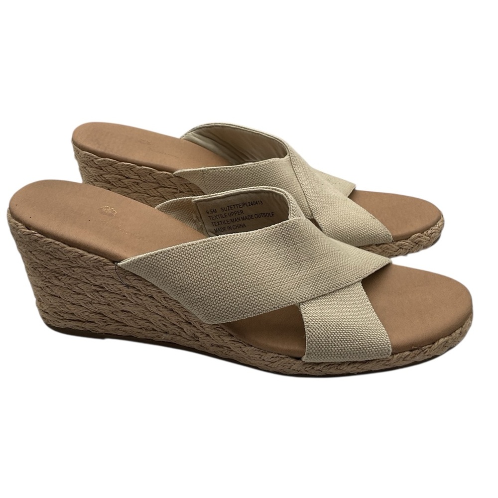 Tommy Bahama Women's Beige Cross-Strap Sandals‎ size 9.5